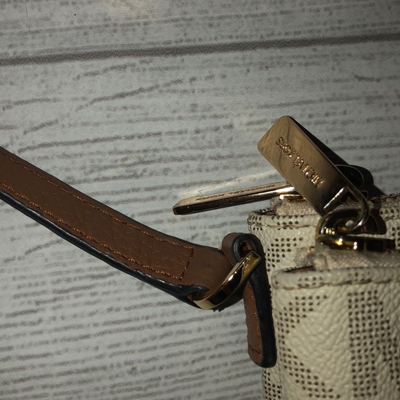 Michael Kors Fulton Vanilla Crossbody - Picture 6 of 7